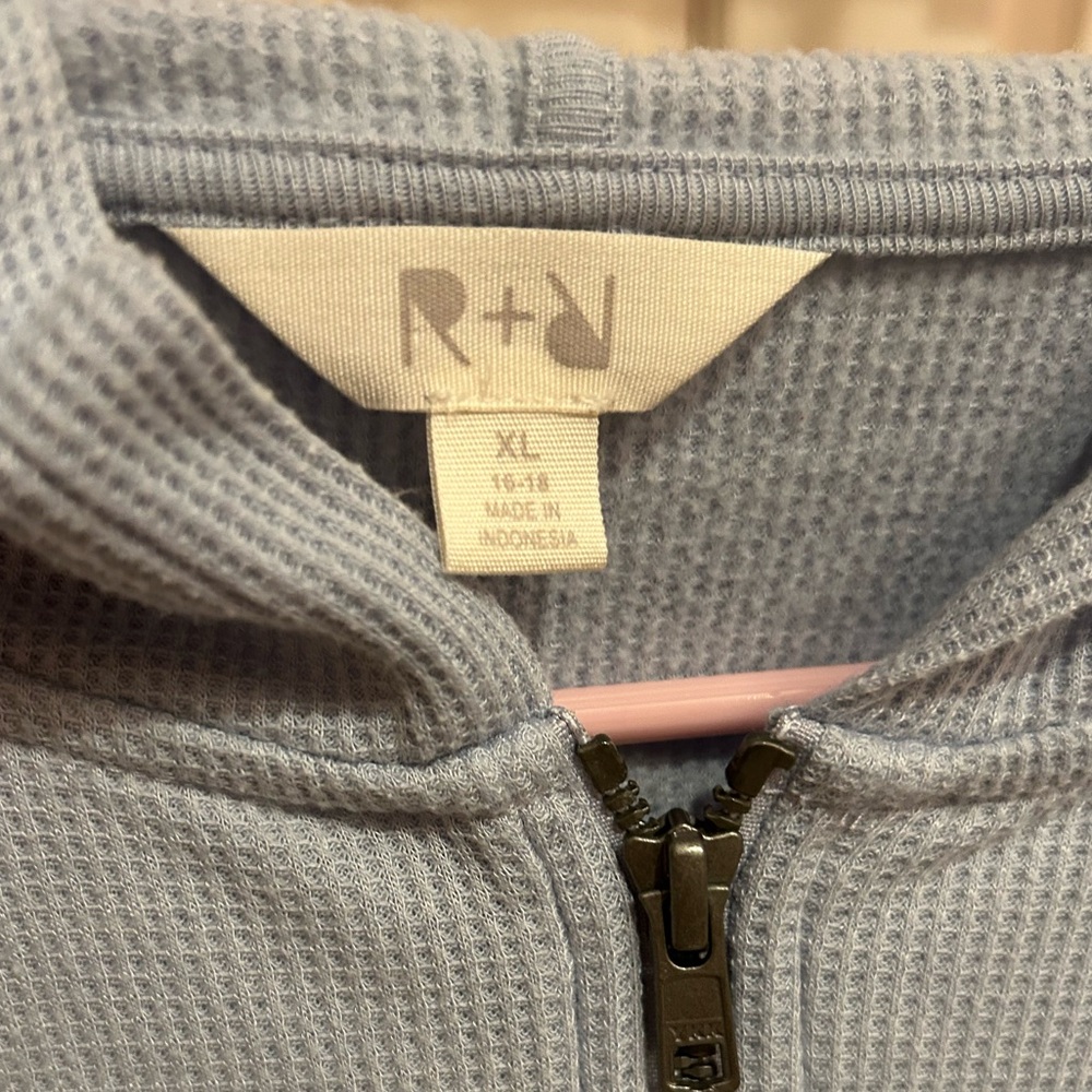 very cute blue waffle sweater. cropped. Size xl girls